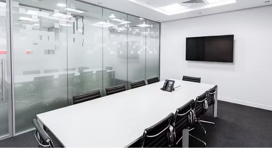 Regus office spacehighlighting key features such as flexibility, connectivity, comfort, and professional ambiance.