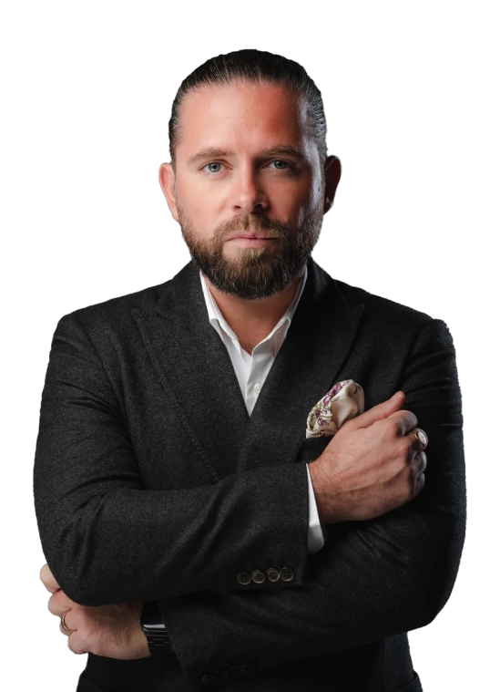 Oliver Baxter, a leading independent workplace consultant based in Dubai, known for transforming modern work environments.